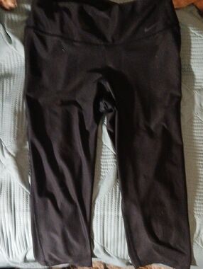 NIKE Dri- Fit Black Capri Leggings
